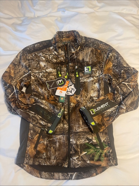 Other - Realtree Camo Performance Jacket in Brown and Green